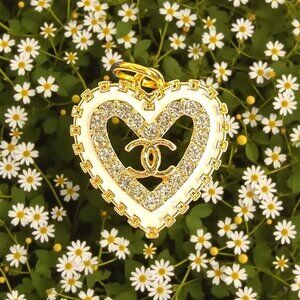 Chanel HEART GOLD TONE ZIPPER PULL